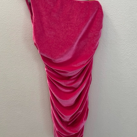 NWT MISCREANTS Elegant Velvet Pink One-Shoulder Dress size 8 - Picture 2 of 4
